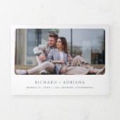 Dusty Blue Floral Crest All in One QR Code Weddens Drieluik Uitnodiging (Cover)