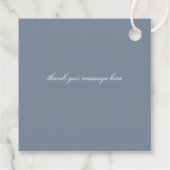 Dusty Blue Floral Crest Monogram Bruiloft Bedankjes Labels (Achterkant)