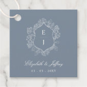 Dusty Blue Floral Crest Monogram Bruiloft Bedankjes Labels (Voorkant)