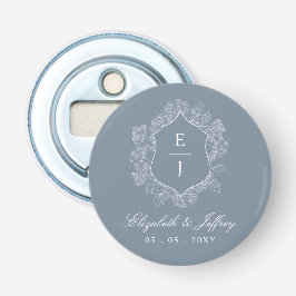 Dusty Blue Floral Crest Monogram Bruiloft Button Flesopener