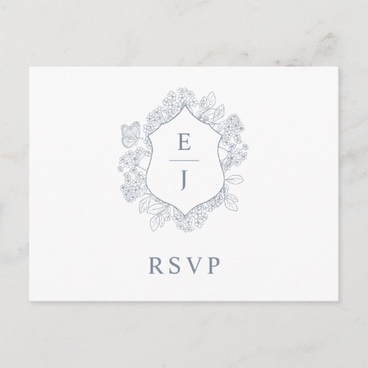 Dusty Blue Floral Crest Monogram Bruiloft RSVP Briefkaart (Voorkant)