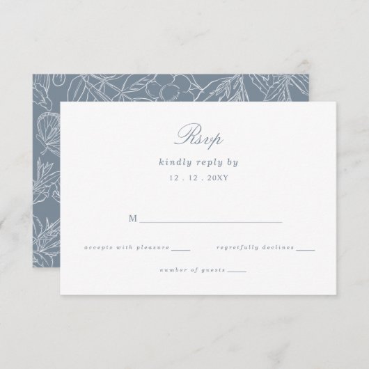 Dusty Blue Floral Crest Monogram Bruiloft RSVP Kaartje (Voorkant / Achterkant)