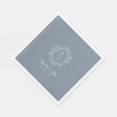 Dusty Blue Floral Crest Monogram Bruiloft Servet (Hoek)