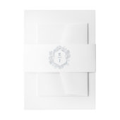 Dusty Blue Floral Crest Monogram Bruiloft Uitnodigingen Wikkel (Voorkant Voorbeeld)