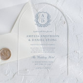 Dusty Blue Floral Crest Monogram Huwelijk Elegant Acryl Uitnodigingen