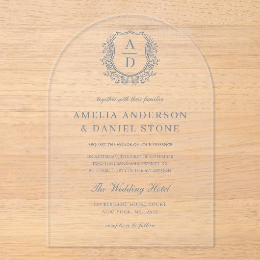 Dusty Blue Floral Crest Monogram Huwelijk Elegant Acryl Uitnodigingen (Voorkant)