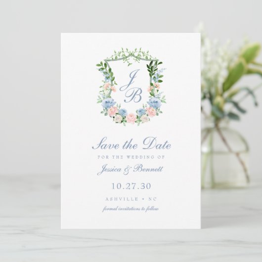 Dusty Blue Floral Crest Wedding Save the Date (Staand voorkant)