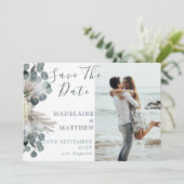 Dusty Blue Floral Eucalyptus Elegant Bruiloft Save The Date (Staand voorkant)