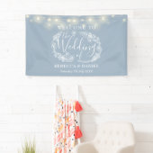 Dusty Blue Floral Garland Script bruiloft Spandoek (Insitu)