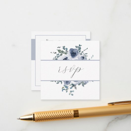 Dusty Blue Floral & Grey QR Code RSVP Card Informatiekaartje (Voorkant / Achterkant in situ)