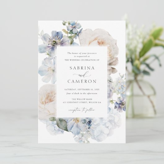 Dusty Blue Floral Hydrangea Rozen Wedding Kaart (Staand voorkant)