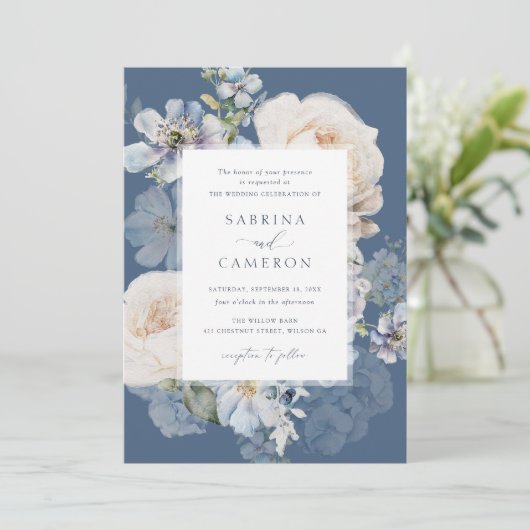 Dusty Blue Floral Hydrangea Rozen Wedding Kaart (Staand voorkant)