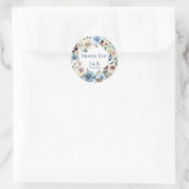Dusty Blue Floral krans gepersonaliseerde gunst Ronde Sticker (Tas)
