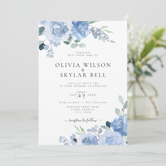 Dusty Blue Floral Light Botanical Wedding Kaart (Staand voorkant)