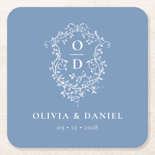 Dusty Blue Floral Monogram Bruiloft Crest Modern Kartonnen Onderzetters (Voorkant)