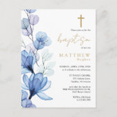 Dusty Blue Floral Monogram Doopuitnodiging Briefkaart (Voorkant)