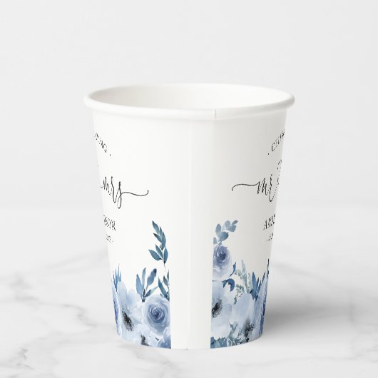 Dusty Blue Floral Mr en Mrs Heart Script Wedding Papieren Bekers (Rechts)