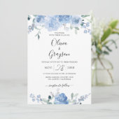 Dusty Blue Floral QR Code RSVP in één bruiloft Kaart (Staand voorkant)