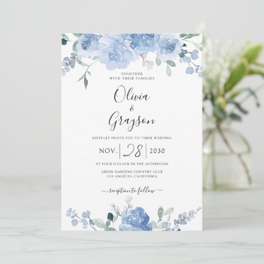 Dusty Blue Floral QR Code RSVP in één bruiloft Kaart (Staand voorkant)