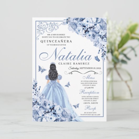 Dusty Blue Floral Quinceanera Birthday Uitnodiging (Staand voorkant)
