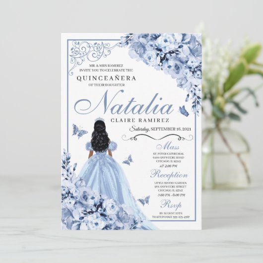 Dusty Blue Floral Quinceanera Birthday Uitnodiging (Staand voorkant)