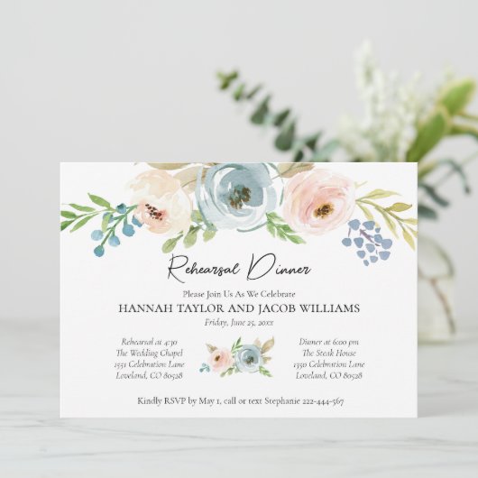 Dusty Blue Floral Rehearsal Dinner Invitation Kaart (Staand voorkant)