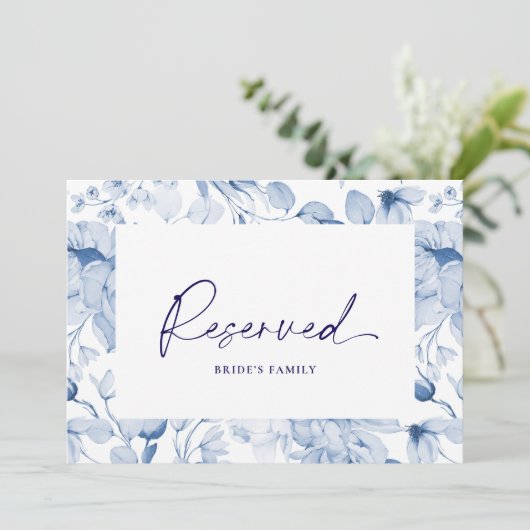 Dusty Blue Floral Reserved Seating Card  Kaart (Staand voorkant)