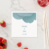 Dusty Blue Floral Roos Elegant Trendy Wedding Servet (Insitu)