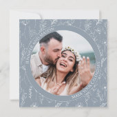 Dusty blue floral Save the Date fotouitnodiging (Achterkant)