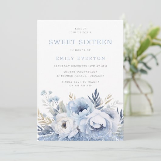 Dusty Blue Floral Sweet 16 Zestien Feest Kaart (Staand voorkant)