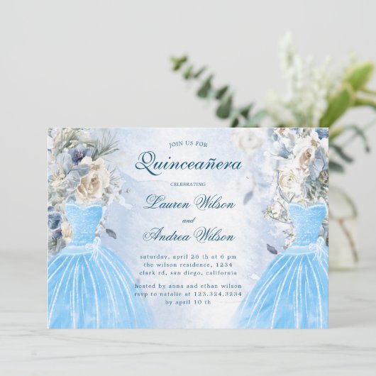 Dusty Blue Floral Twins Quinceañera uitnodiging (Staand voorkant)