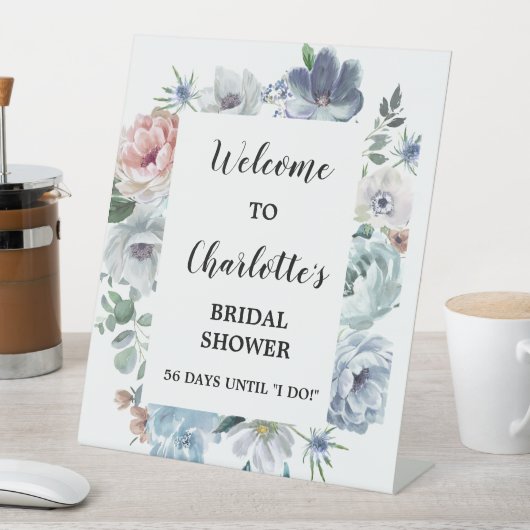 Dusty Blue Floral Vrijgezellenfeest Welkom Reclamebord Met Voetstuk (Insitu)