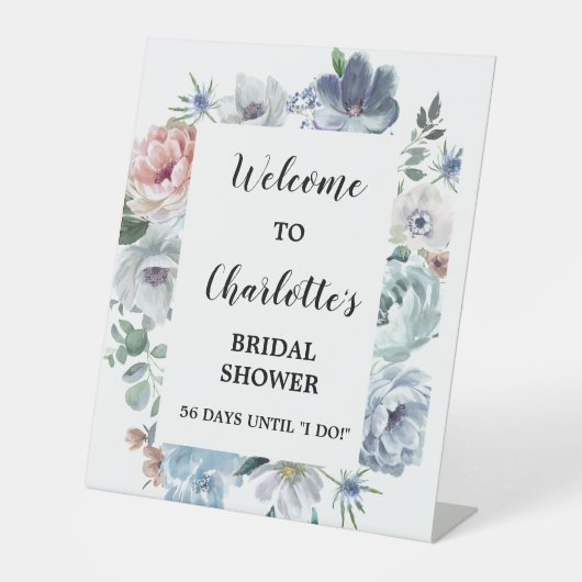 Dusty Blue Floral Vrijgezellenfeest Welkom Reclamebord Met Voetstuk (Voorkant)