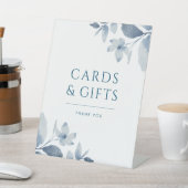 Dusty Blue Floral Wedding Cards en Gifts Sign Reclamebord Met Voetstuk (Insitu)