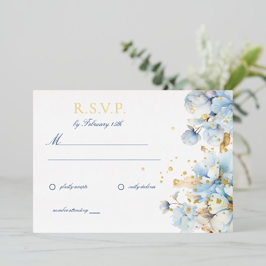 Dusty Blue Floral Wedding RSVP Folie Uitnodiging (Staand Voorkant)