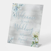 Dusty Blue Floral Welkom, ons bruiloft handgeschre Reclamebord Met Voetstuk (Voorkant)