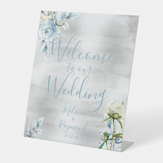Dusty Blue Floral Welkom, ons bruiloft handgeschre Reclamebord Met Voetstuk (Voorkant)