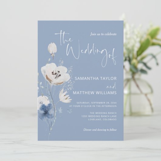 Dusty Blue Floral Wildflower Wedding Kaart (Staand voorkant)