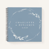 Dusty Blue Floral Wreatmonogram op maat Notitieboek (Voorkant)