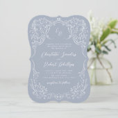 Dusty Blue Flourish Monogram Wedding Kaart (Staand voorkant)