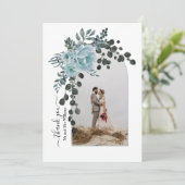 Dusty blue flowers, arch with foto wedding bedankkaart (Staand voorkant)