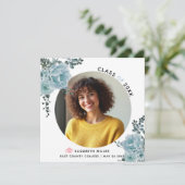 Dusty blue flowers Class of 2023 graduation photo Aankondiging (Staand voorkant)