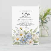Dusty Blue Flowers White Daisies 10e Jubileum Kaart (Staand voorkant)