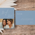 Dusty Blue | Foto gemaakt door de Kaart van het Ho<br><div class="desc">Maak kennis met onze verbluffende, stoffige blauw | Fotomeisje met een eervoorstel-kaart perfect voor je eenvoudige moderne boho spring viering. Ons elegante ontwerp omvat een levendig helder, pastelkleurpalet met een chic calligraphy script. Of u nu de voorkeur geeft aan een minimalistische of klassieke stijl, ons unieke bewerkbare product biedt luxe...</div>