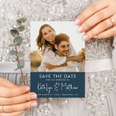 Dusty Blue Fun Script Modern Photo Weddenschap Sav Aankondigingskaart