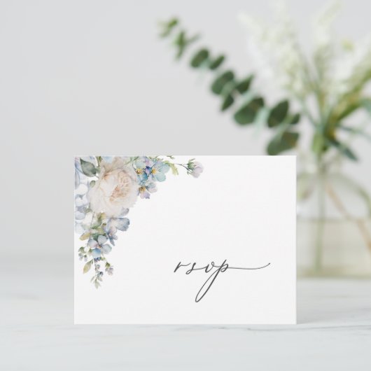 Dusty Blue Garden Floral RSVP Briefkaart (Staand voorkant)