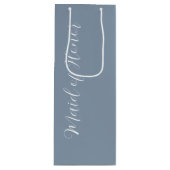 Dusty Blue gestileerde script Maid of Honor Wijn Cadeautas (Voorkant)