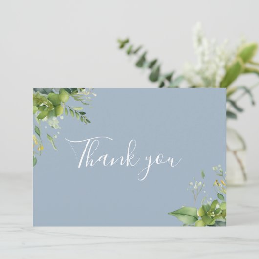 Dusty Blue Greenery Floral Elegant Script Bedankkaart (Staand voorkant)