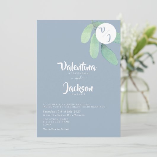 Dusty Blue Greenery Monogram Wedding Kaart (Staand voorkant)
