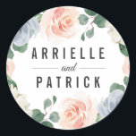 Dusty Blue Grey Blush Pink Peach Floral Wedding Ronde Sticker<br><div class="desc">Dusty Blue Grey Blush Pink Peach Floral Wedding Stickers - kleed enveloppen op of neem deze stickers op je huwelijksgunsten. Het ontwerp is voorzien van een elegante eucalyptus en een groenmakreel met ivoor/wit, stoffig blauw grijs/grijs en wazig roze en perzikbloemen. Uitzicht het passende collectie op deze pagina om coördinerende producten...</div>